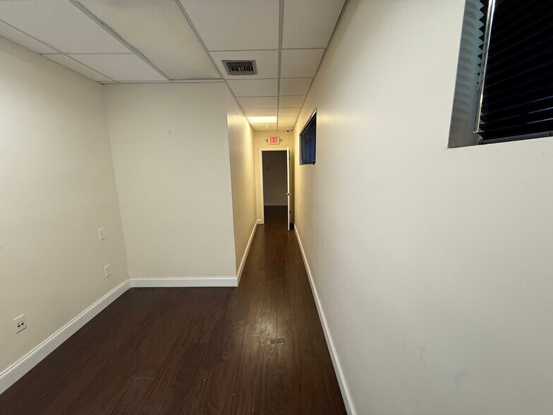 More Photos Of 1071-1075 NE 125th St, North Miami Loft Creative Space For Lease