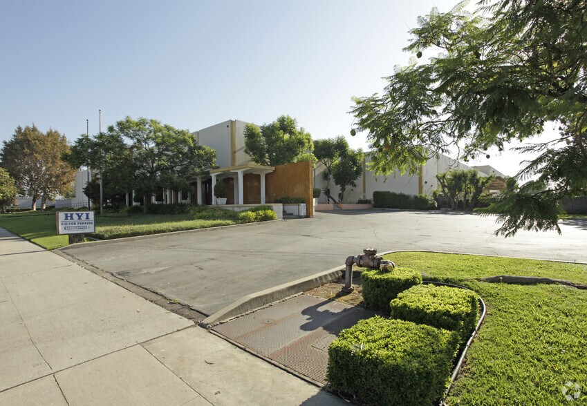 More Photos Of 222 N Vincent Ave, West Covina Warehouse For Lease