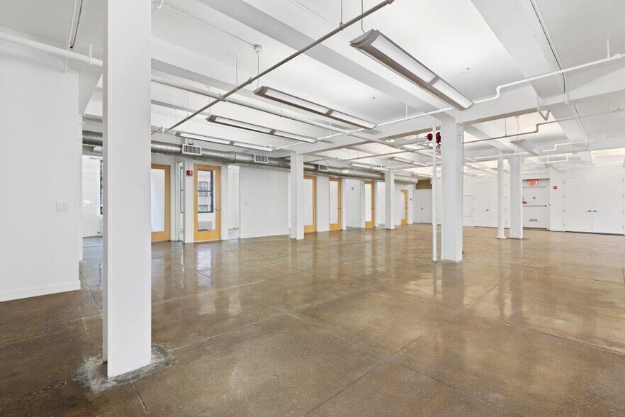 More Photos Of 253 W 35th St, New York Office For Lease
