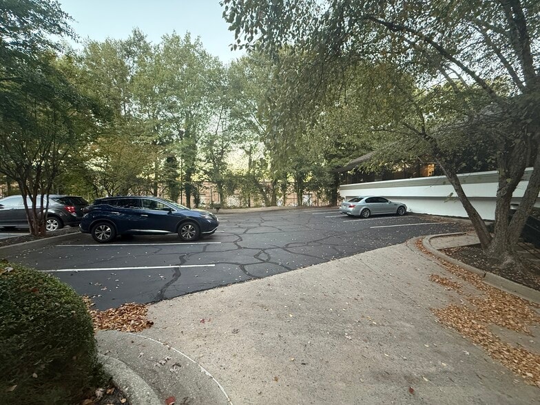 More Photos Of 3680 N Peachtree Rd, Chamblee Loft Creative Space For Lease