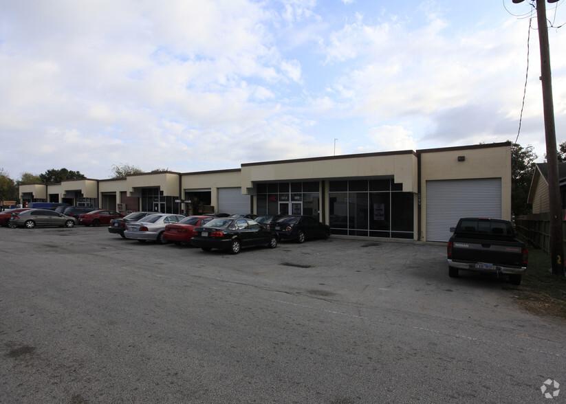 Primary Photo Of 3913 Artdale St, Houston Warehouse For Lease