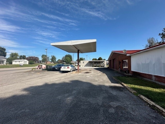 More Photos Of 269 S Main St, Lobelville Light Distribution For Sale