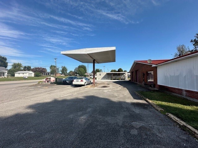 More Photos Of 269 S Main St, Lobelville Light Distribution For Sale