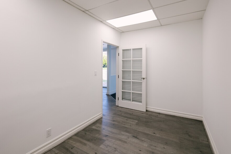 More Photos Of 2505 Canada Blvd, Glendale Office For Lease