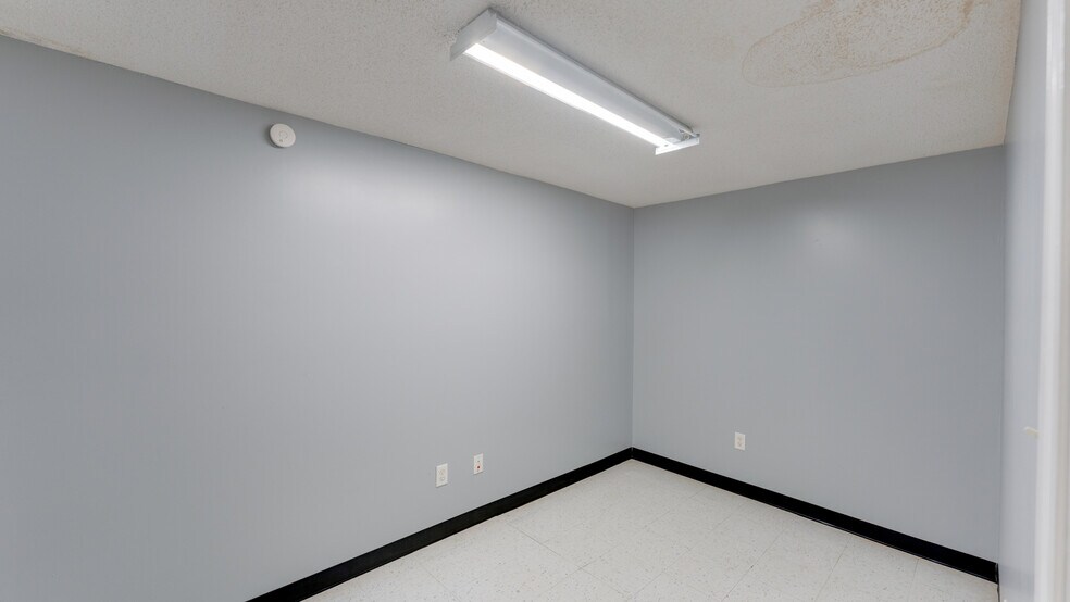 More Photos Of 510 N Walker St, Quitman Light Manufacturing For Lease