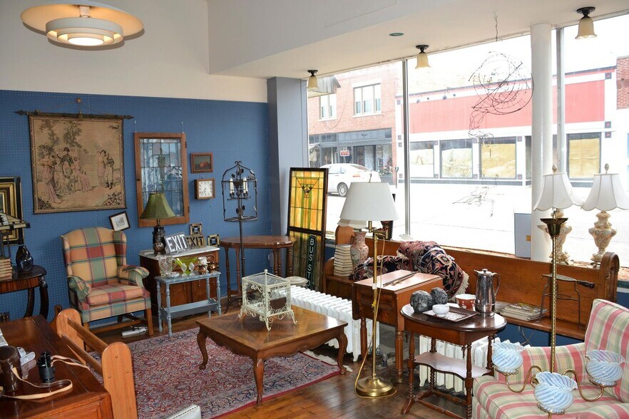 More Photos Of 3213 Washington Ave, Racine Storefront Retail Residential For Sale