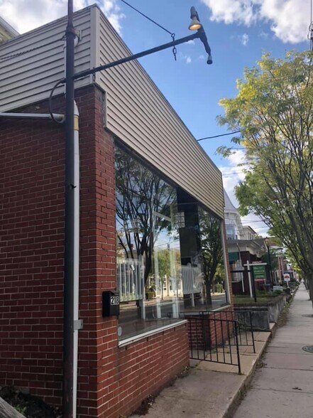 More Photos Of 218 Main St, East Greenville Convenience Store For Lease