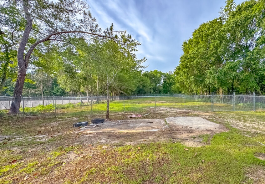 More Photos Of 4863 Gum Rd, Tallahassee Warehouse For Lease