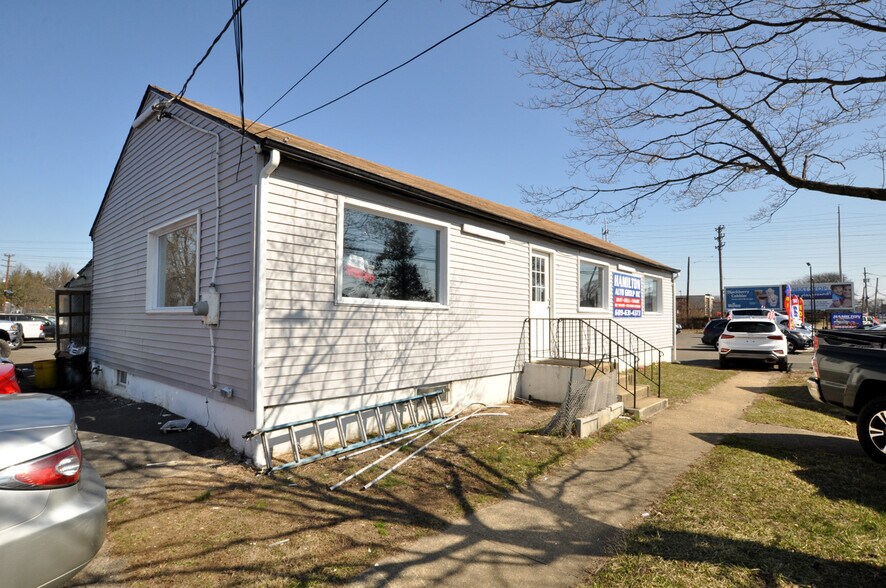 Primary Photo Of 1634 Nottingham Way, Hamilton Auto Dealership For Sale