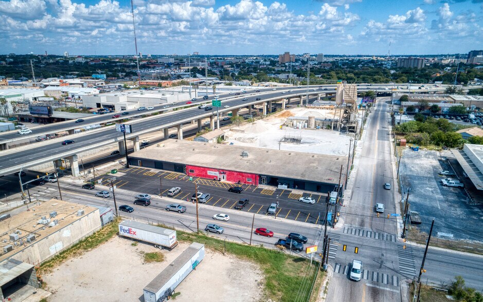 More Photos Of 1350-1390 N Colorado St, San Antonio Showroom For Lease