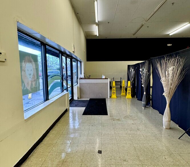 More Photos Of 3200 Roosevelt Blvd, Middletown Unknown For Lease
