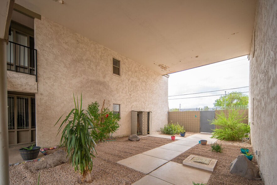 More Photos Of 2432 W Turney Ave, Phoenix Shelter For Sale