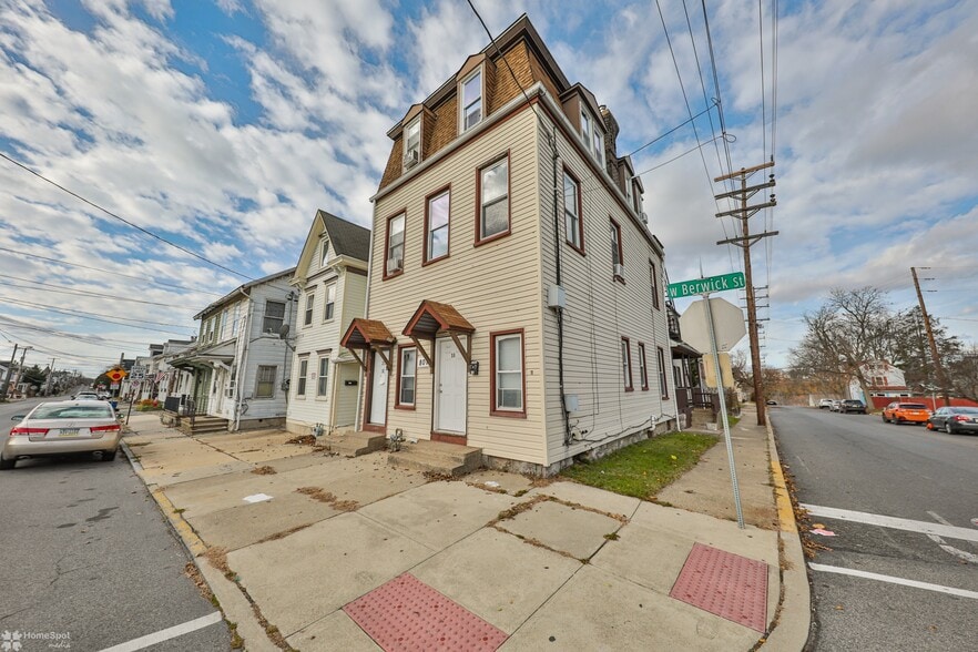 Primary Photo Of 801 W Berwick St, Easton Apartments For Sale