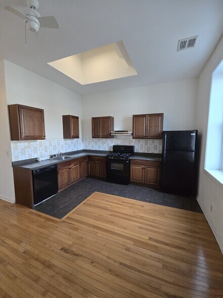 More Photos Of 129 11th St, Brooklyn Manufacturing For Lease