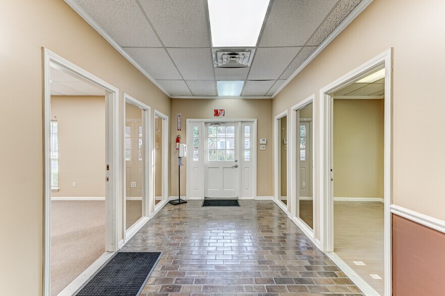 More Photos Of 14741 Pebble Bend Dr, Houston Loft Creative Space For Lease