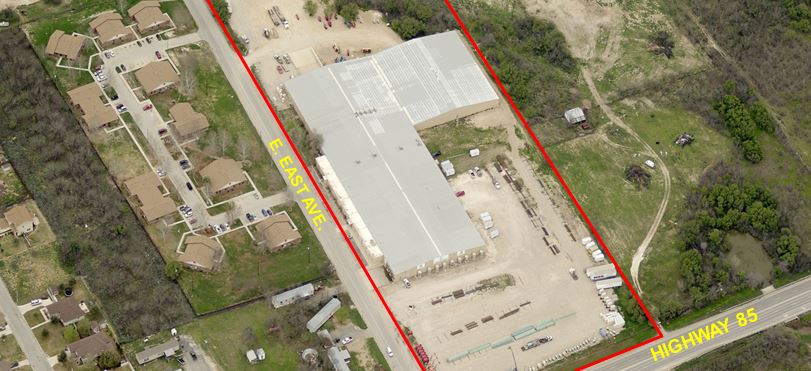 More Photos Of 1301 East Ave, Carrizo Springs Warehouse For Lease