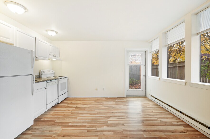 More Photos Of 802 N 43rd St, Seattle Apartments For Sale