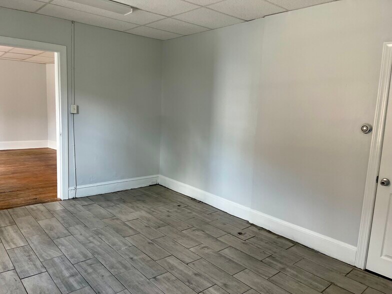 More Photos Of 1050 W Lancaster Ave, Bryn Mawr Storefront Retail Residential For Lease