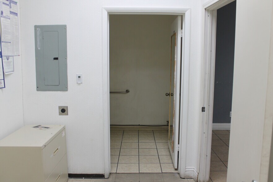 More Photos Of 4365 N Las Vegas Blvd, Las Vegas Freestanding For Lease