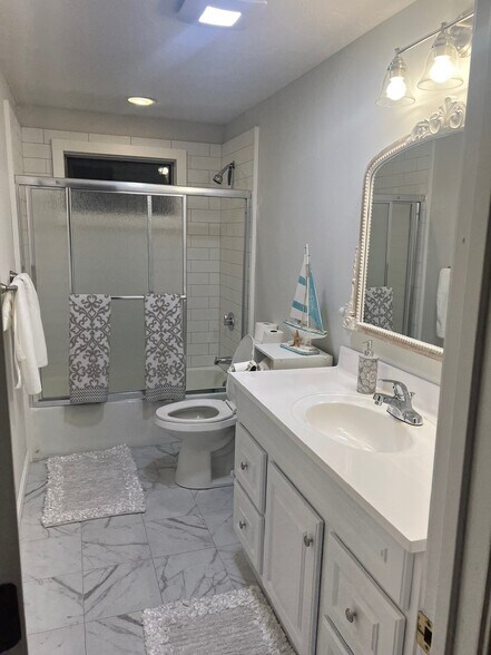 More Photos Of 574 Main St, Hyannis Storefront Retail Residential For Sale