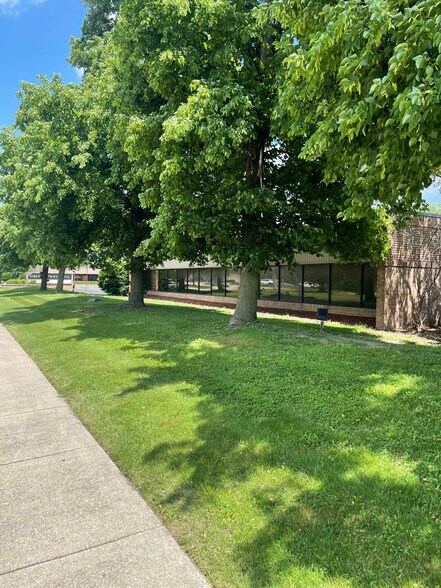 More Photos Of 42700 Schoenherr Rd, Sterling Heights Medical For Lease