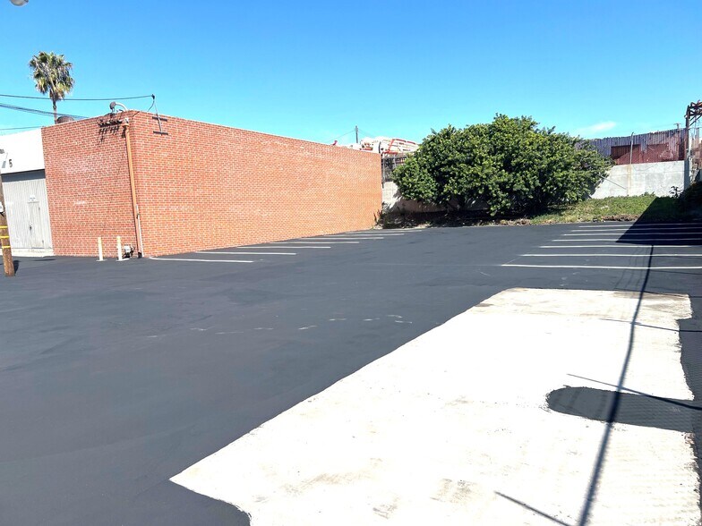 More Photos Of 1245-1251 W 132nd St, Gardena Manufacturing For Lease