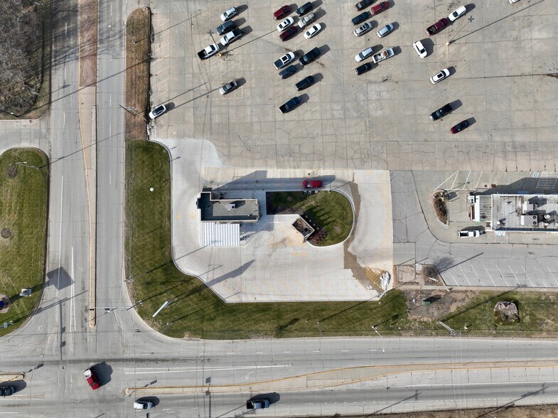 More Photos Of 1409 K St, Fairbury General Retail For Sale