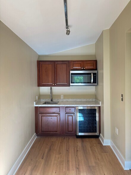 More Photos Of 1102 Kirkland Avenue, Nashville Office Residential For Lease