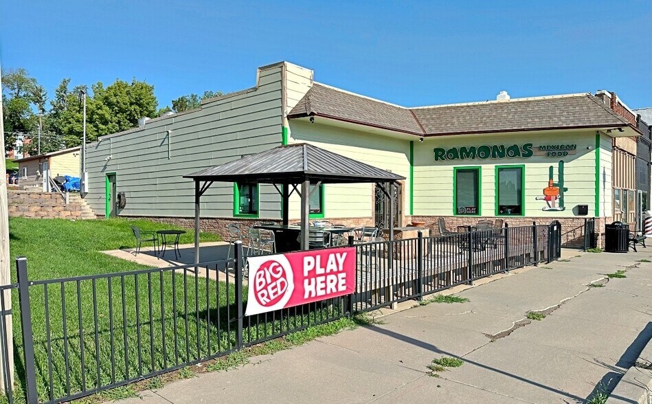 Primary Photo Of 8508-8510 N 30th St, Omaha Restaurant For Sale