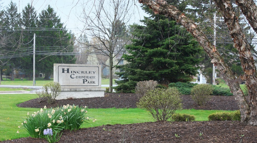 More Photos Of 2557-2571 Center Rd, Hinckley Warehouse For Lease