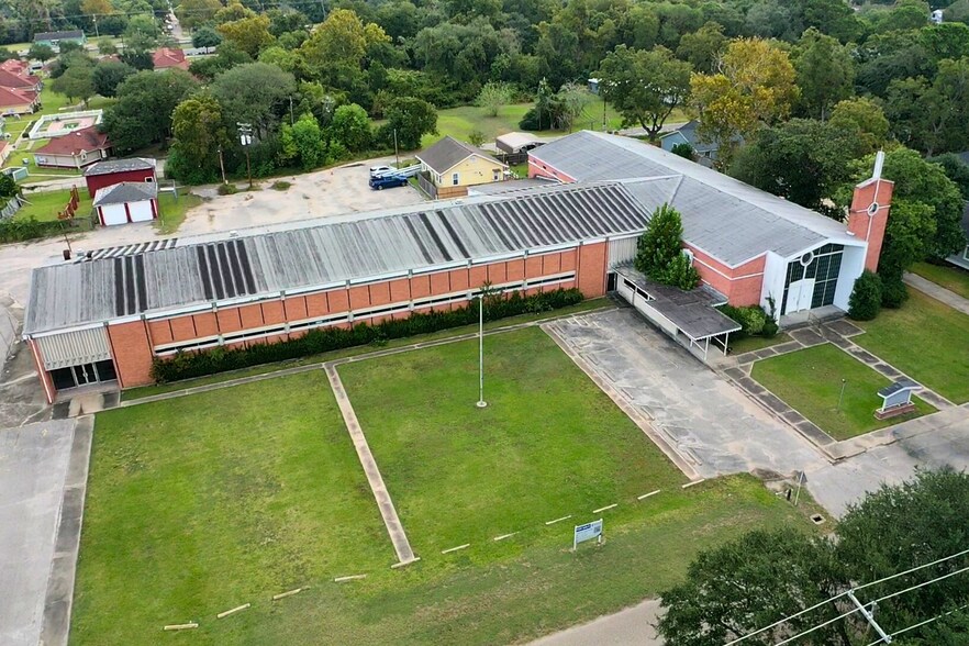 More Photos Of 821 Laurel St, La Marque Religious Facility For Sale