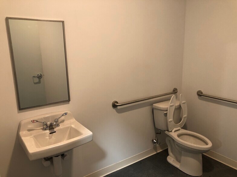 More Photos Of 2 Birch Rd, Middleton Warehouse For Lease