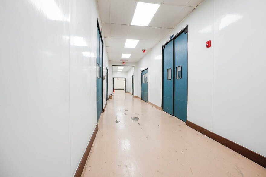 More Photos Of 10410 Corporate Dr, Sugar Land Research And Development For Lease