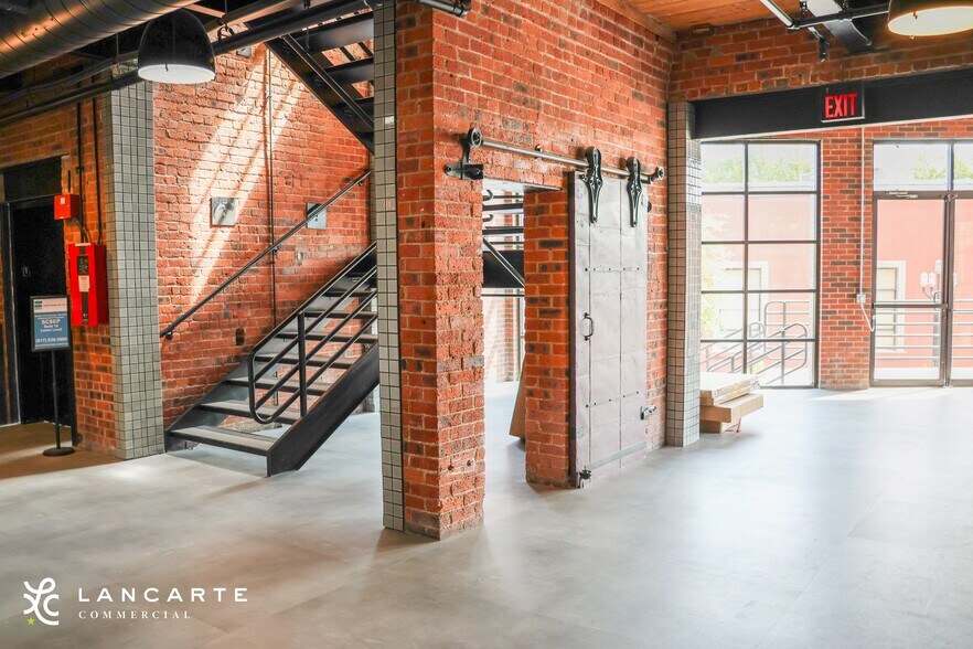 More Photos Of 2100 N Main St, Fort Worth Unknown For Lease