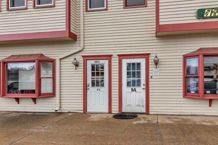 More Photos Of 1794 Bridge St, Dracut Storefront For Sale