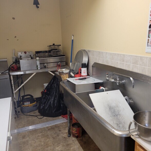 More Photos Of 735 Dimery Ave, Beaver Crossing Convenience Store For Sale