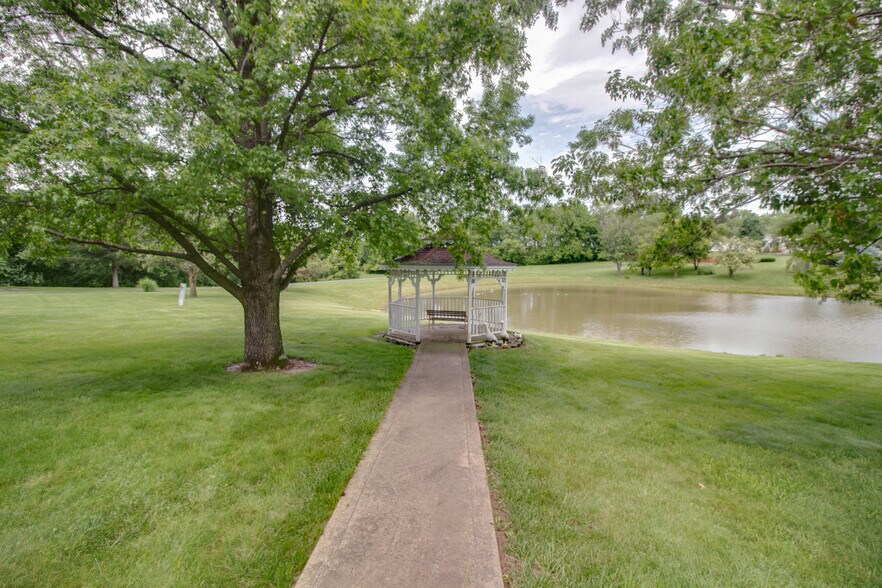 More Photos Of 27161 State Highway 3, Godfrey General Retail For Lease