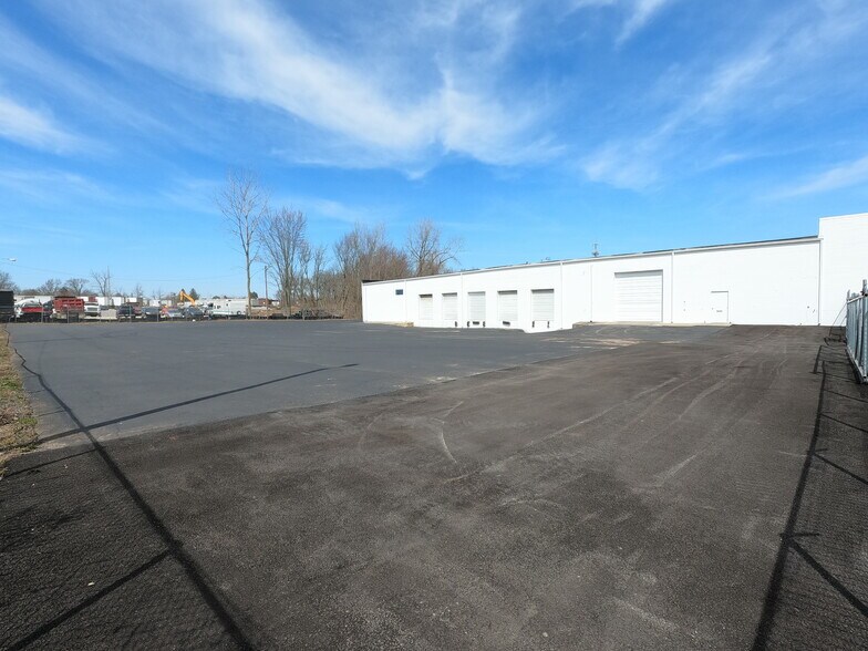 More Photos Of 845 Harrisburg Pike, Columbus Warehouse For Lease