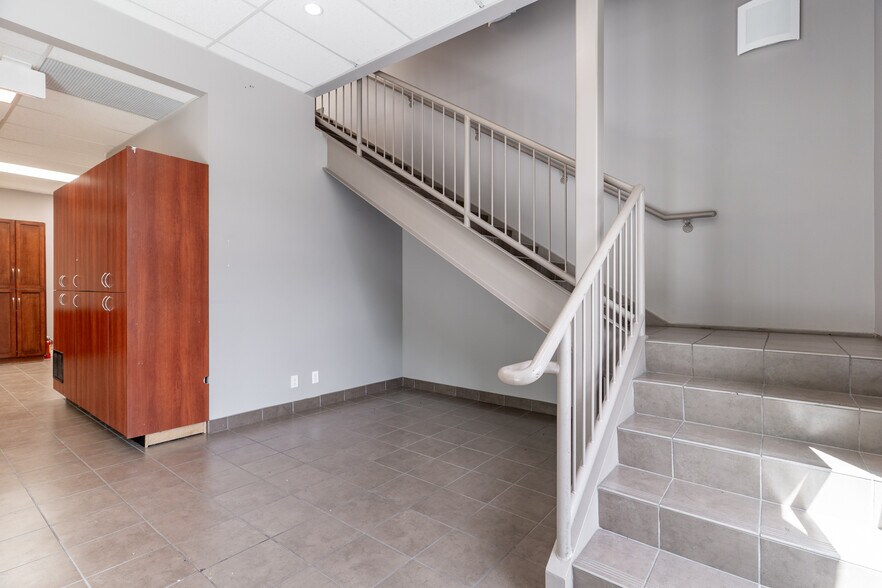 More Photos Of 5536 275 St, Langley Twp Warehouse For Lease