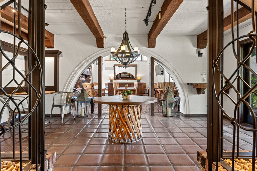 More Photos Of 501 Parducci Rd, Ukiah Restaurant For Lease