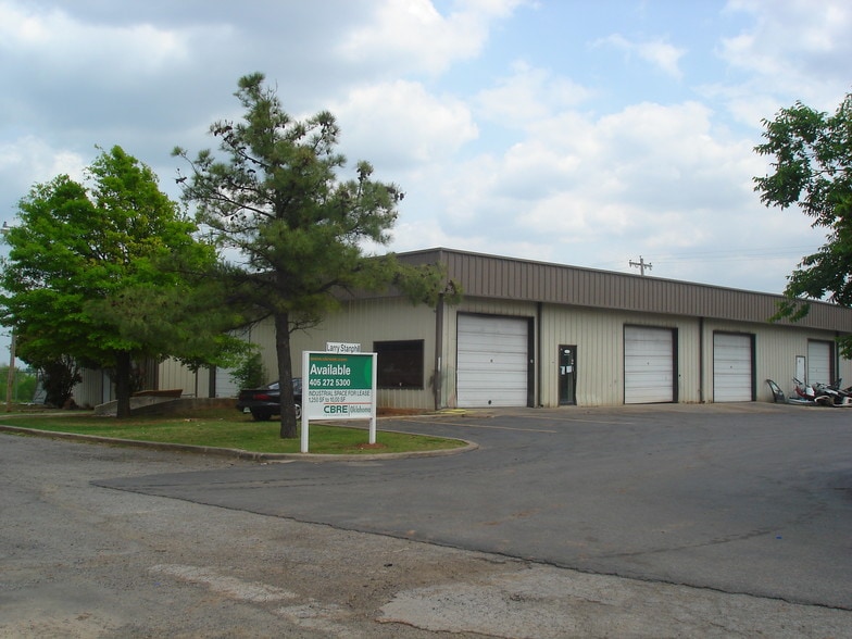 More Photos Of 1008 NW 82nd St, Oklahoma City Service For Lease