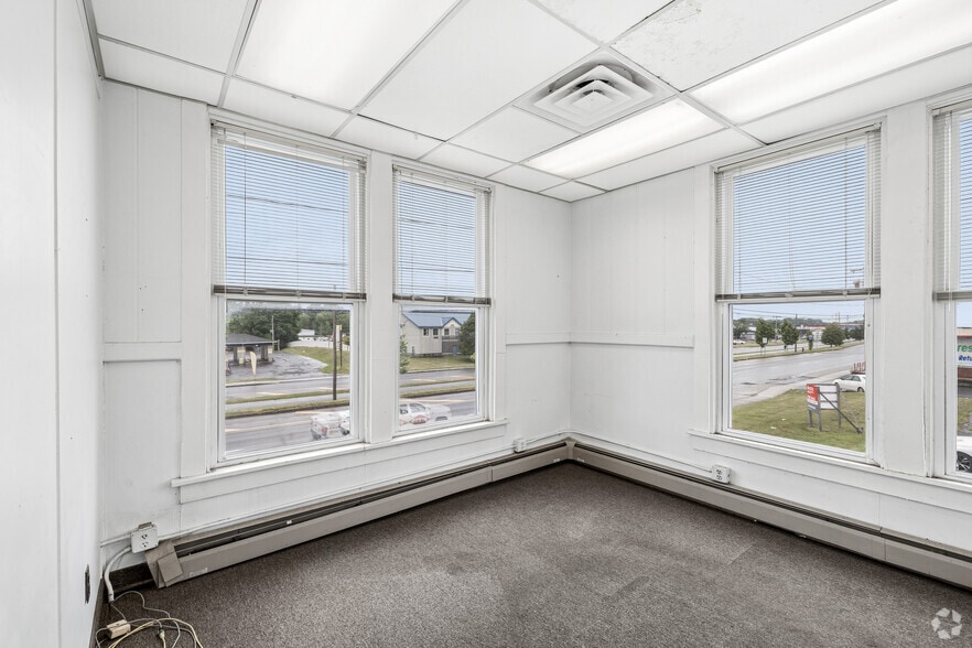 More Photos Of 2204-2230 Erie Blvd, Syracuse Manufacturing For Sale