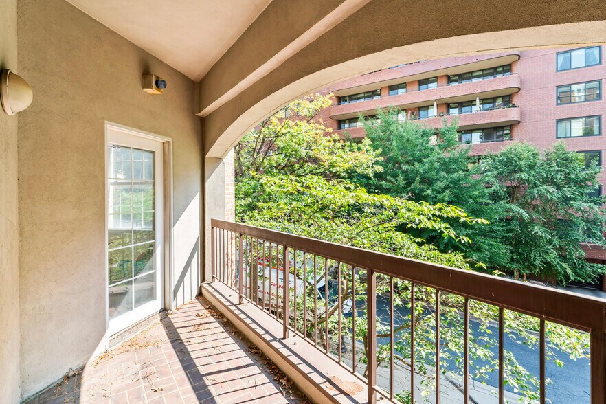 More Photos Of 4600 N Park Ave, Chevy Chase Medical For Sale