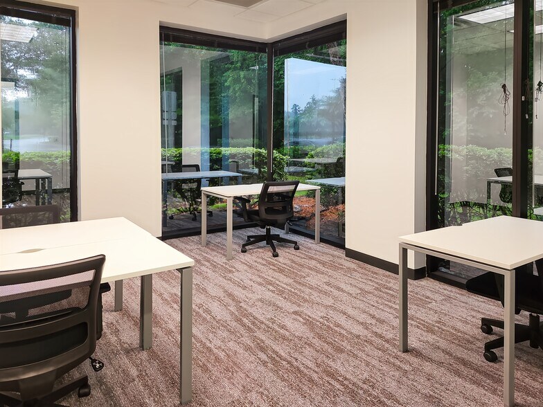 More Photos Of 330 Crossing Blvd, Orange Park Coworking Space