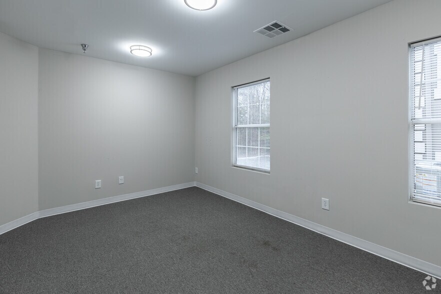More Photos Of 1250 Upper Hembree Rd, Roswell Medical For Lease