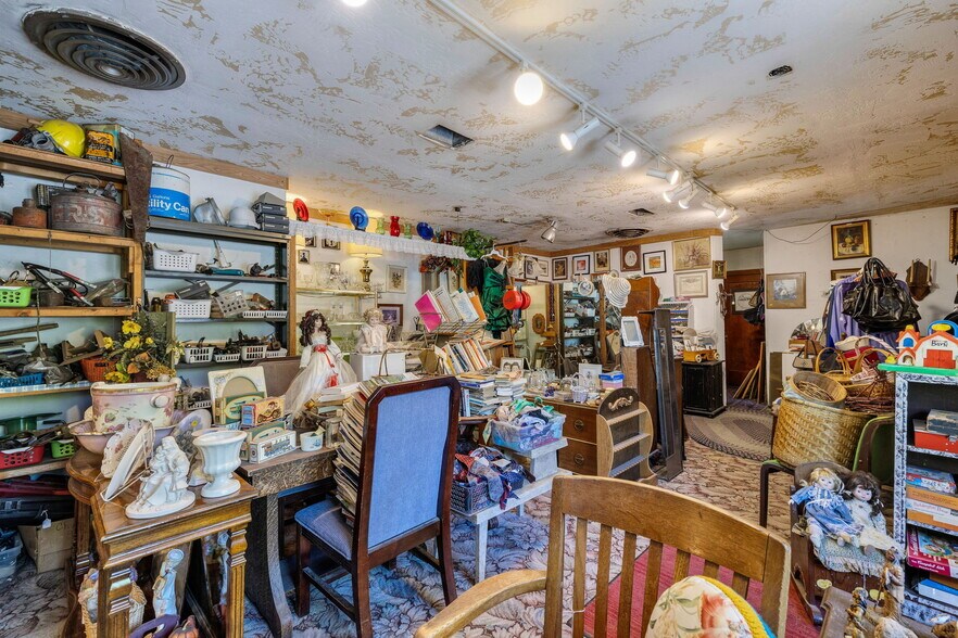 More Photos Of 234 S Canyon Blvd, John Day Freestanding For Sale