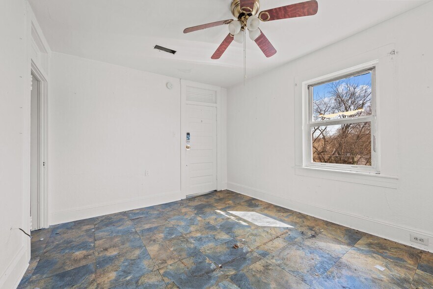 More Photos Of 421 Vine St, Eden Hotel For Sale