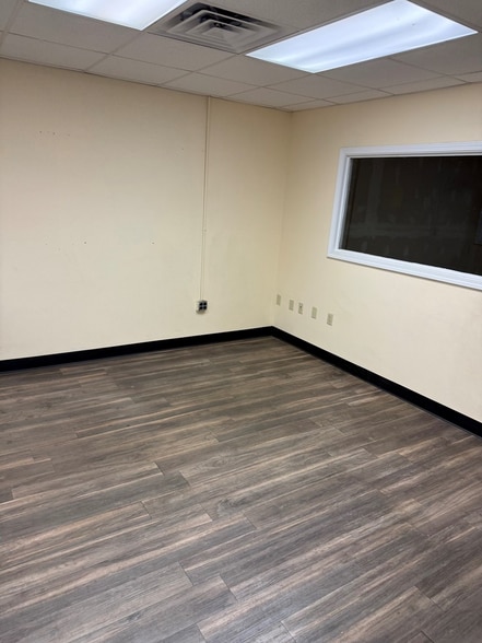 More Photos Of 1768 Industrial Rd, Dothan Warehouse For Sale