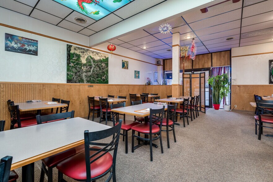 More Photos Of 108 S Minnesota Ave, Saint Peter Storefront Retail Office For Sale