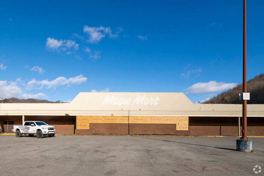 More Photos Of 539 Valley Dr, Oceana Storefront For Sale